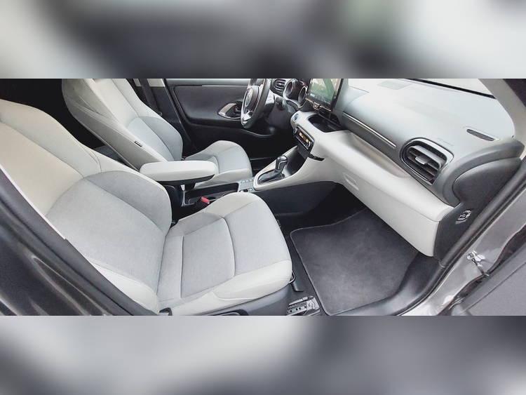 Toyota Yaris 116 cv hyb foto 5